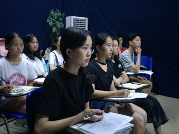 �տ������輸��ѧ�ȽϺ� ������Ů����Ȼ��ô��