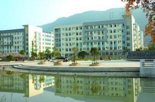 ֣���׶�ʦ���ߵ�ר��ѧУ��������ѧԺ�����˸߿���ר�����ơ�