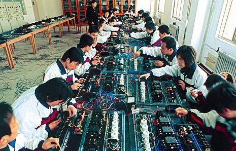 ���ϻ���ְҵ����ѧԺ�Կ����ƻ���һ�廯רҵ��� 