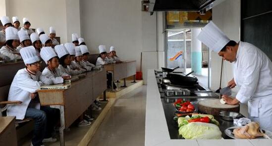 烹饪与营养教育专业函授大专 吉林省经济管理干部学院容易考吗