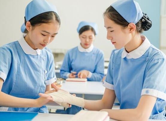 ���˸߿���ר����ҽҩѧԺ����רҵ