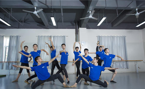 �������տ���ѵѧУ�ĸ��ȽϺ�