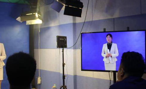 �������������տ���ѵѧУ�ļҺ�