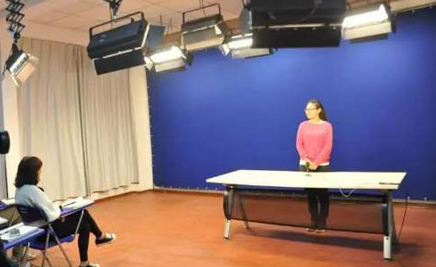 �������������տ���ѵѧУ�ļҺ�