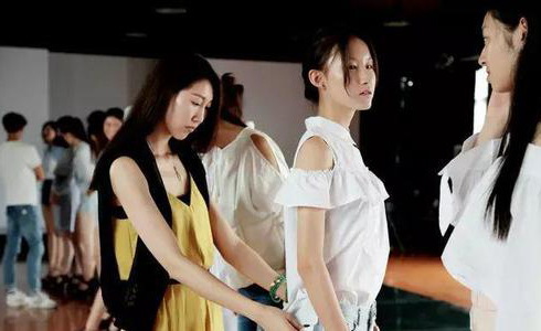 ģ���տ��Ļ��η����߶���