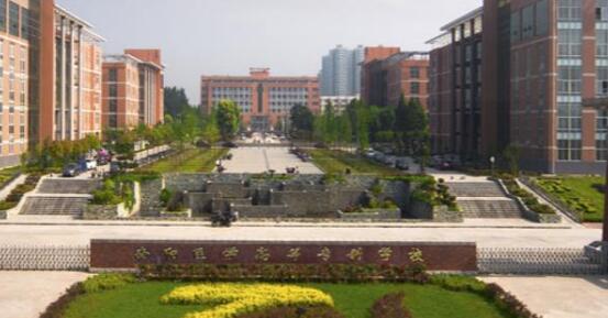 ����ҽѧ�ߵ�ר��ѧУ���˸߿����ϱ���ϵͳ�����¡�